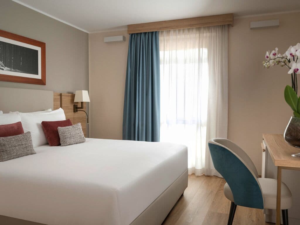 In-room safe, desk, laptop workspace, blackout drapes