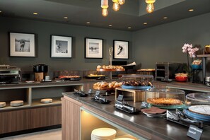 Petit déjeuner buffet compris tous les jours