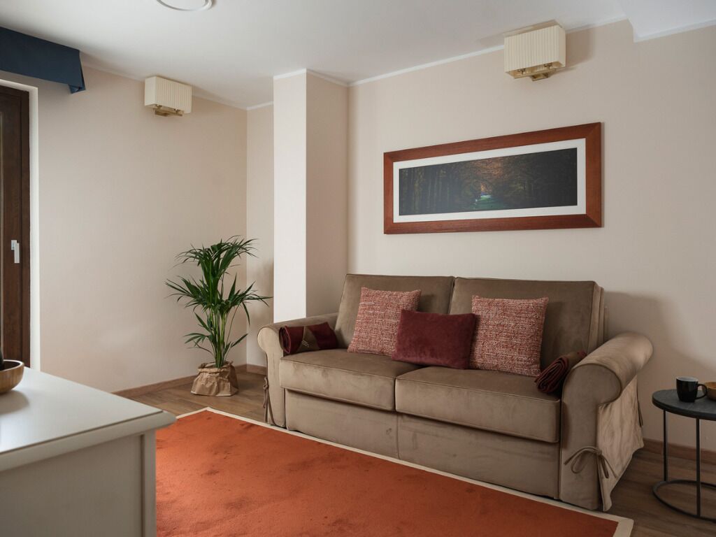 Suite | In-room safe, desk, laptop workspace, blackout drapes
