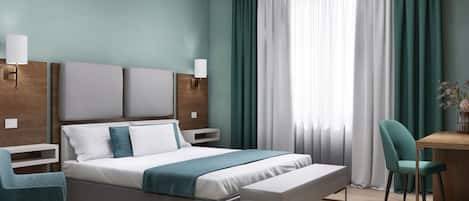 Chambre classique double | Coffre-fort, bureau, espace de travail pour ordinateurs portables