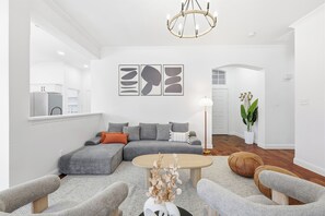 Smart TV, ping pong, books - Spacious 5BR Family Oasis - Pool, Hot Tub & Game Room (Red Oak)