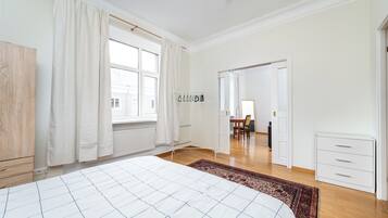 Silitysrauta/-lauta, Wi-Fi, vuodevaatteet