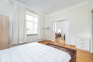 Silitysrauta/-lauta, Wi-Fi, vuodevaatteet