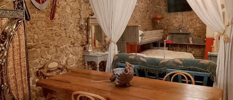 1 chambre, fer et planche Ă repasser, Wi-Fi, literie fournie