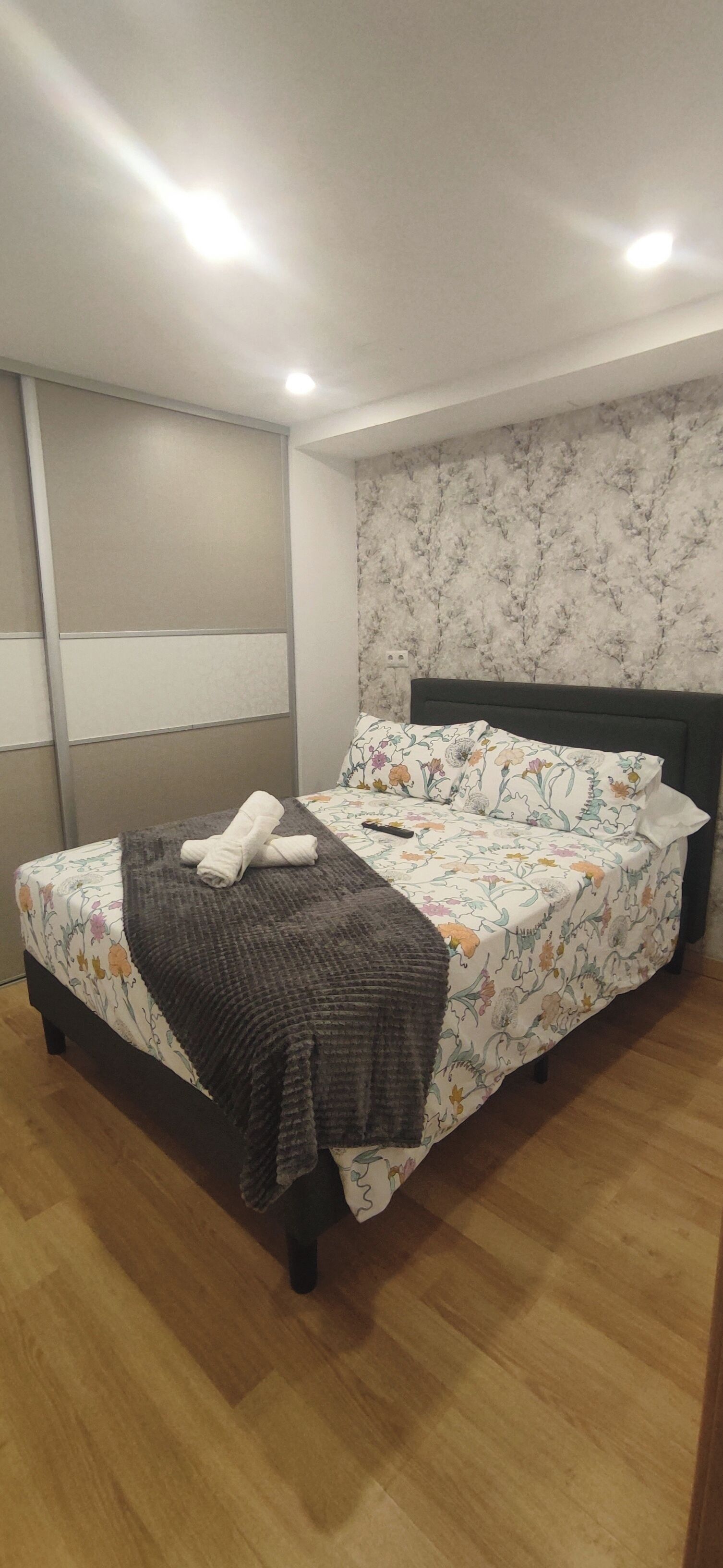 3 dormitorios, tabla de planchar con plancha, wifi y ropa de cama