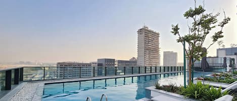 Hồ bơi ngoài trời