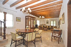 Interior - Sinia - Mallorcan house with private pool in Petra (Petra)