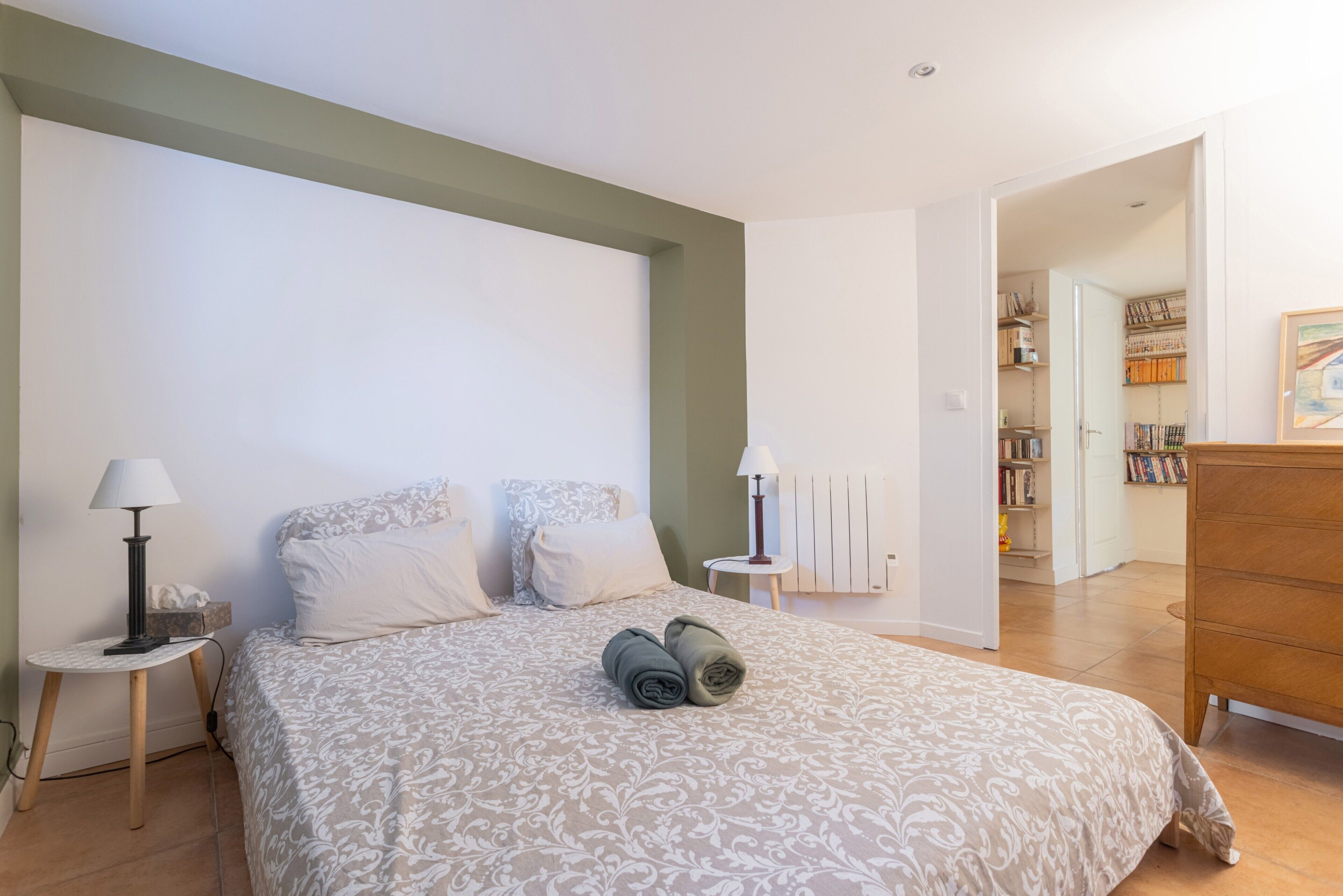 2 室のベッドルーム、アイロン / アイロン台、WiFi、ベッドシーツ