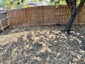 Property grounds - Spacious one level 4-bedroom house fully furnished with 2 car garage & backyard (Selma)