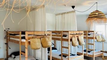 Blackout curtains, free WiFi