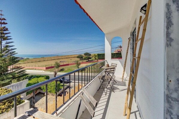 Double Room, Sea View | Blackout drapes, free WiFi