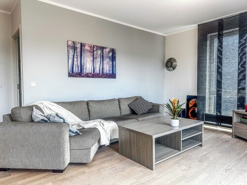 Spacious / central / fully equipped / buses nearby