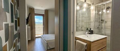 1 chambre, fer et planche Ă repasser, Wi-Fi, draps fournis