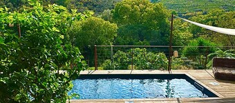 Charming house overlooking vineyards, swimming pool, 3 terraces and superb amenities.