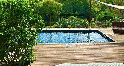 Charming house overlooking vineyards, swimming pool, 3 terraces and superb amenities.