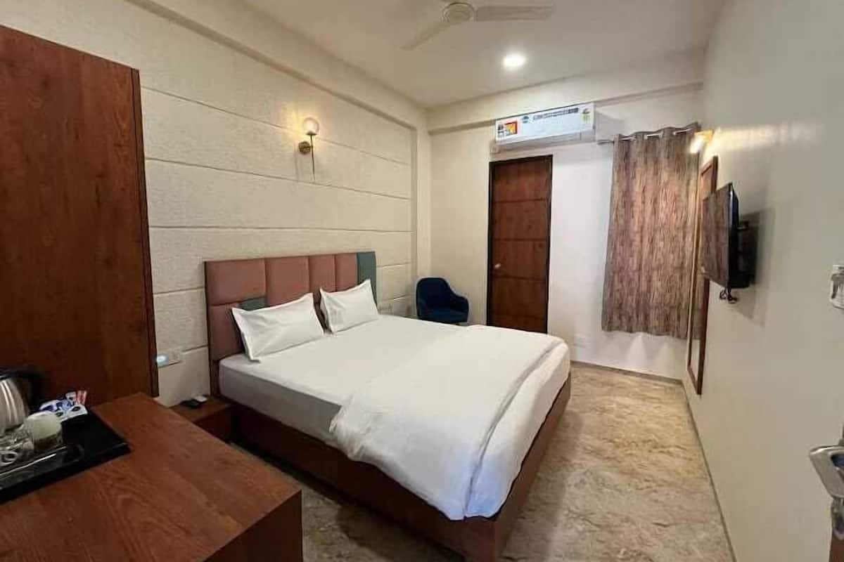 Standard Double Room, City View