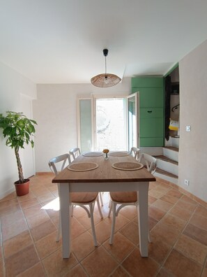 تناول الطعام