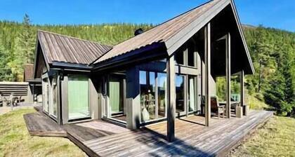 Modern cabin w/panoramic view, sauna & fire pit