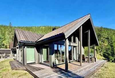 Modern cabin w/panoramic view, sauna & fire pit