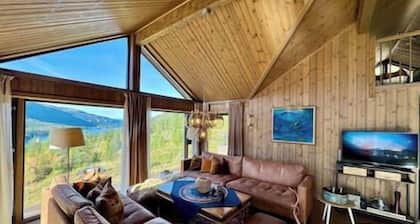 Modern cabin w/panoramic view, sauna & fire pit