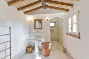 Dusche, Haartrockner, Bidet