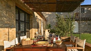 Outdoor dining - Villa in Magliano In Toscana with 8 bedrooms sleeps 17 (Magliano In Toscana)
