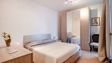 2 chambres, fer et planche à repasser, Wi-Fi, draps fournis