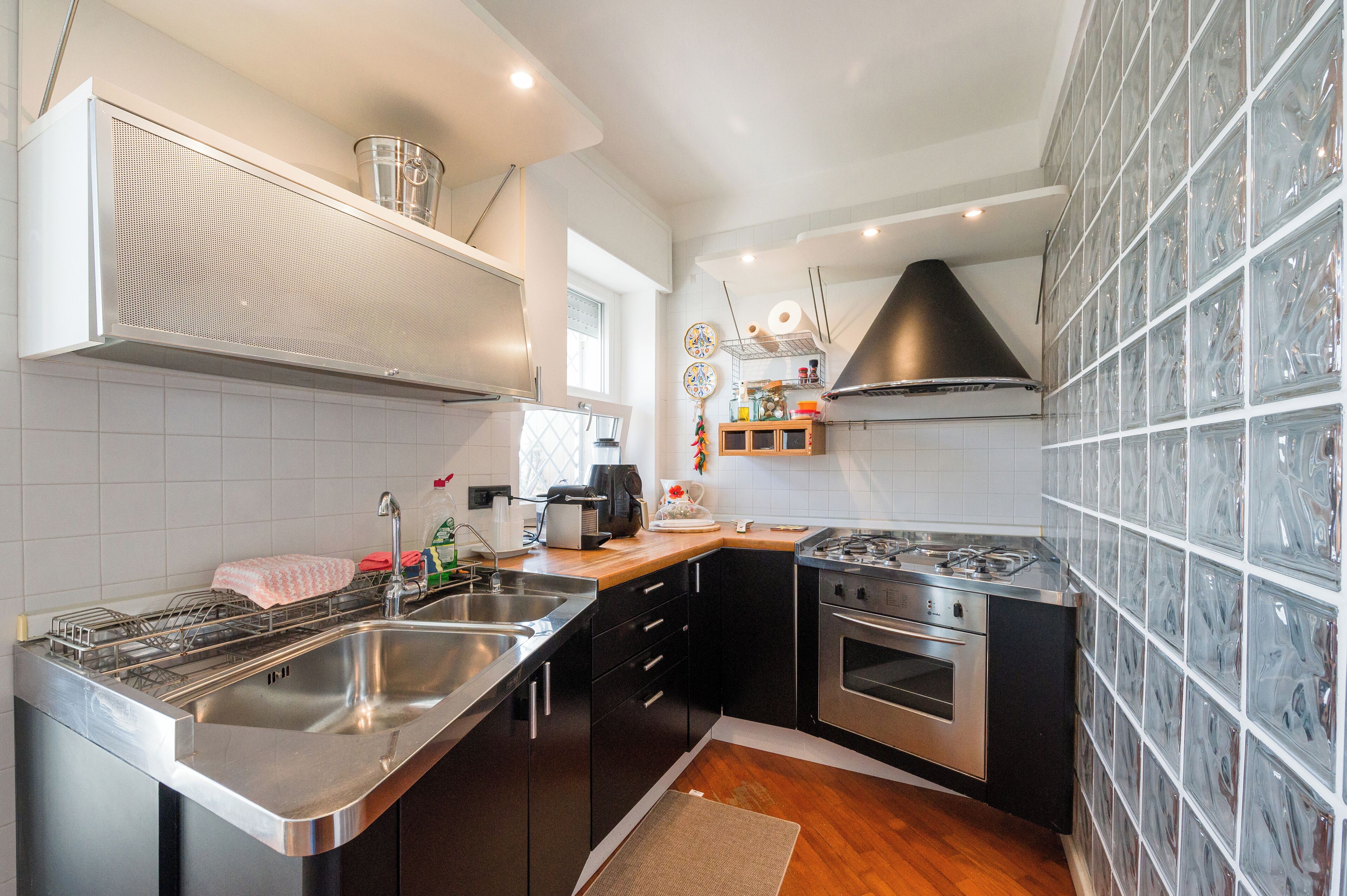 Deluxe Apartment, City View | Private kitchen