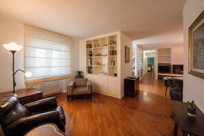 Apartamento luxo, vista para a cidade | Área de estar