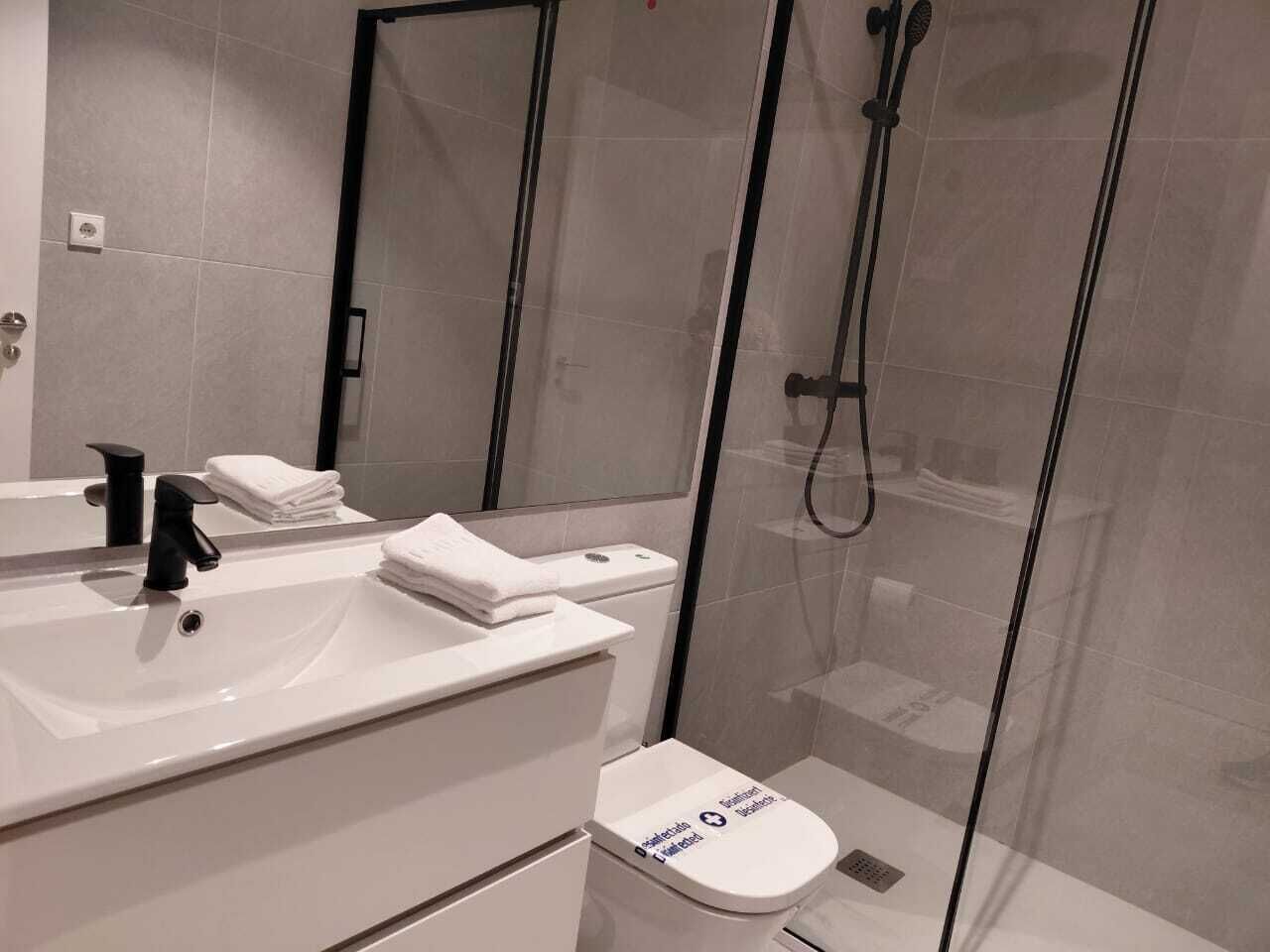 Dusche, Haartrockner, Bidet, Handtücher