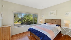 4 bedrooms, iron/ironing board, Internet, bed sheets - Norfolk Beach House - Modern (COPACABANA)