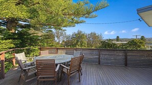 Outdoor dining - Norfolk Beach House - Modern (COPACABANA)