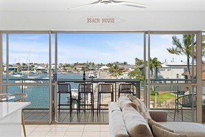 Interior - Serenity Waters - Riverfront, Walk to Mooloolaba (Mooloolaba Region)