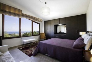 4 Schlafzimmer, Zimmersafe, Bügeleisen/Bügelbrett, kostenloses WLAN