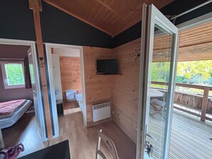 WiFi, bed sheets - Chalet 'Montana 5_4 Pers' with Mountain View, Shared Pool and Wi-Fi (Roquefeuil)