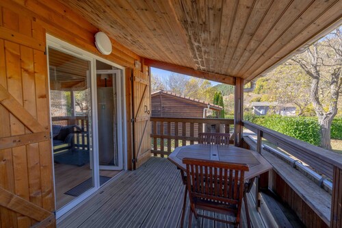 Chalet 'Montana 5_4 Pers' with Mountain View, Shared Pool and Wi-Fi