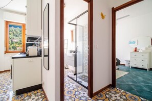 Ducha, secador de pelo, toallas