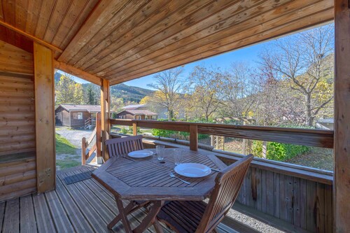 Chalet 'Montana 4_4pers' with Mountain View, Shared Pool and Wi-Fi