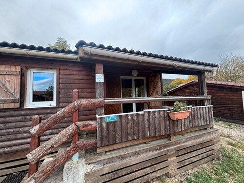 Chalet 'Montana 4_4pers' with Mountain View, Shared Pool and Wi-Fi