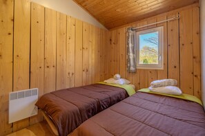 2 bedrooms, WiFi, bed sheets