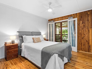 5 bedrooms, iron/ironing board, free WiFi, bed sheets