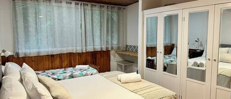 5 chambres, fer et planche Ă repasser, accĂšs Internet, draps fournis