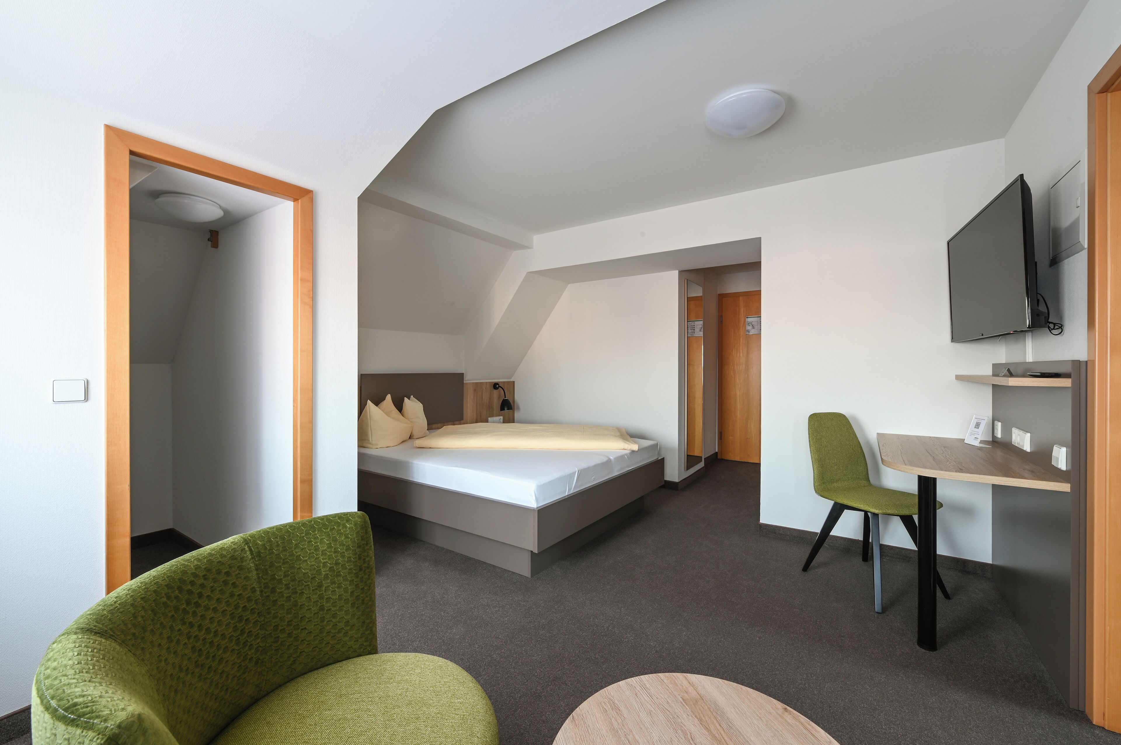 Espacio para trabajar con laptop, wifi gratis y ropa de cama 