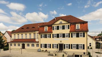 Vista frontal de la propiedad