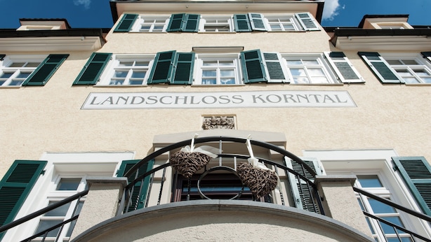 A building with the sign "LANDSCHLOSS KORNTAL" indicating a hotel or similar establishment. - TOP VCH Landschloss Korntal (Korntal-Munchigan)