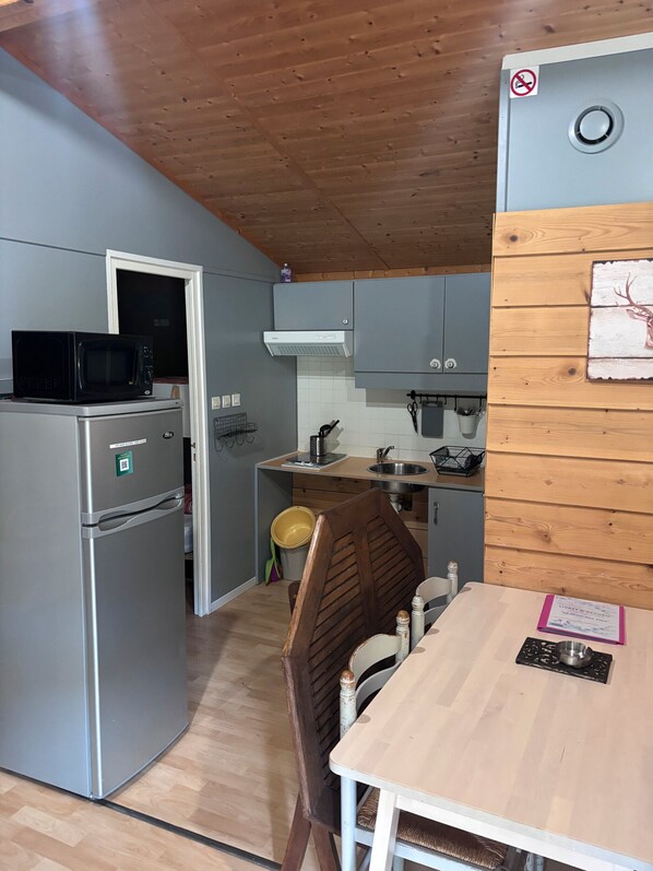 Fridge, microwave, stovetop, coffee/tea maker