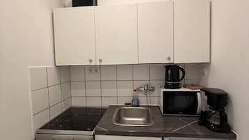 Basic-Apartment | Eigene Küche | Mini-Kühlschrank, Mikrowelle, Ofen, Herdplatte