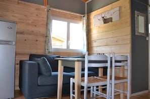 Dining - Chalet 'Montana 4 Personnes' with Private Terrace and Wi-Fi (Roquefeuil)