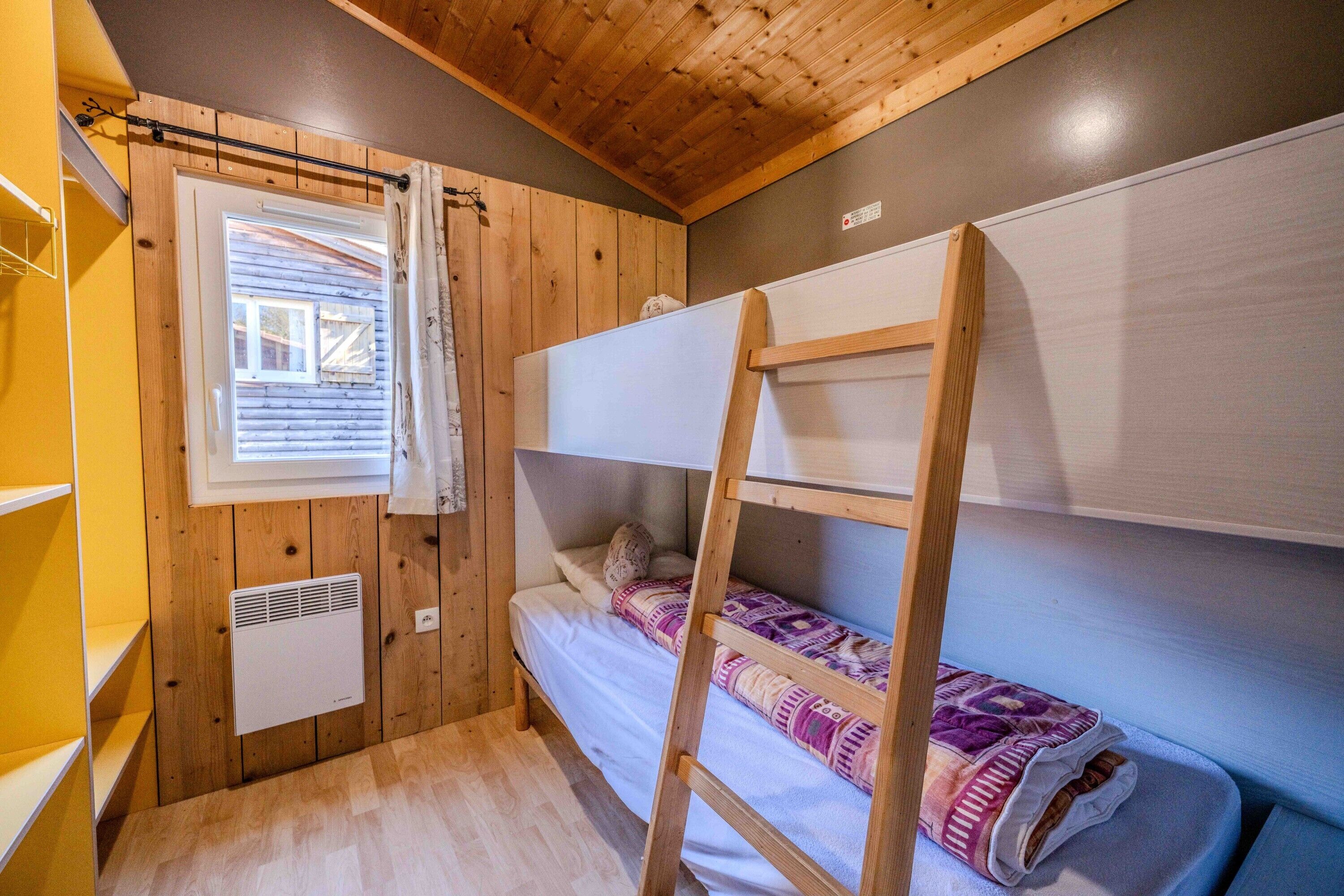 2 bedrooms, WiFi, bed sheets, wheelchair access