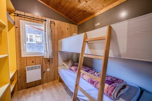 2 bedrooms, WiFi, bed sheets, wheelchair access